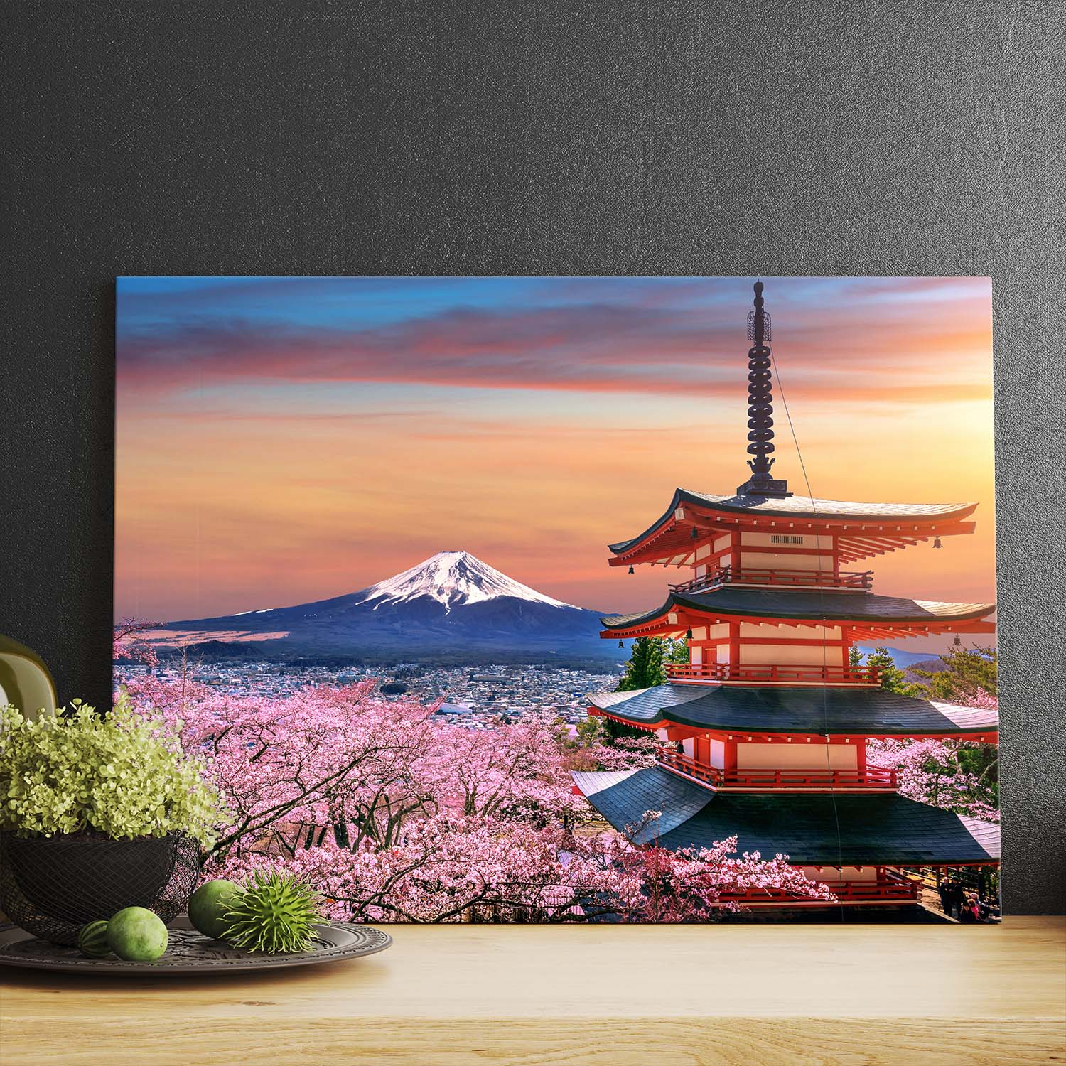 Obraz - Čerešňové kvety na jar, pagoda chureito a hora Fuji pri západe slnka v Japonsku